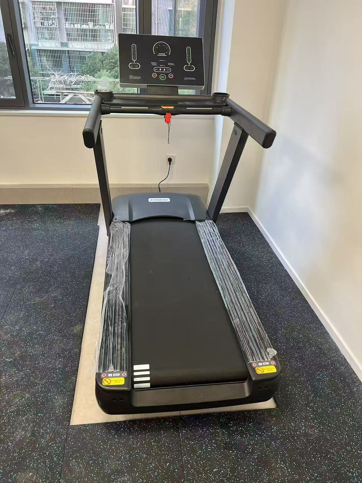Reload high-performance treadmill with wide running area and shock absorption system