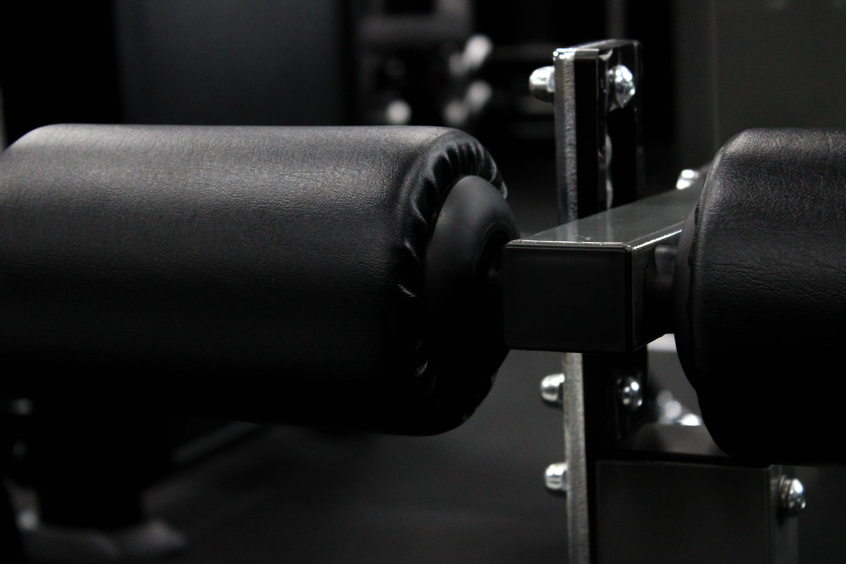 HS-X lat pulldown HS07 on the showroom floor - thigh pads and seat detail