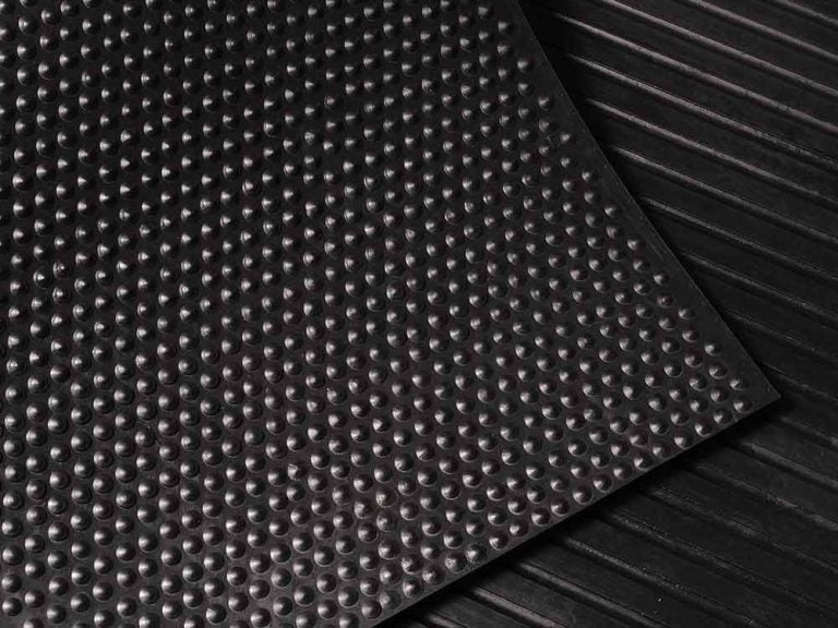 Durable Rubber Stall Mats for Livestock Barns