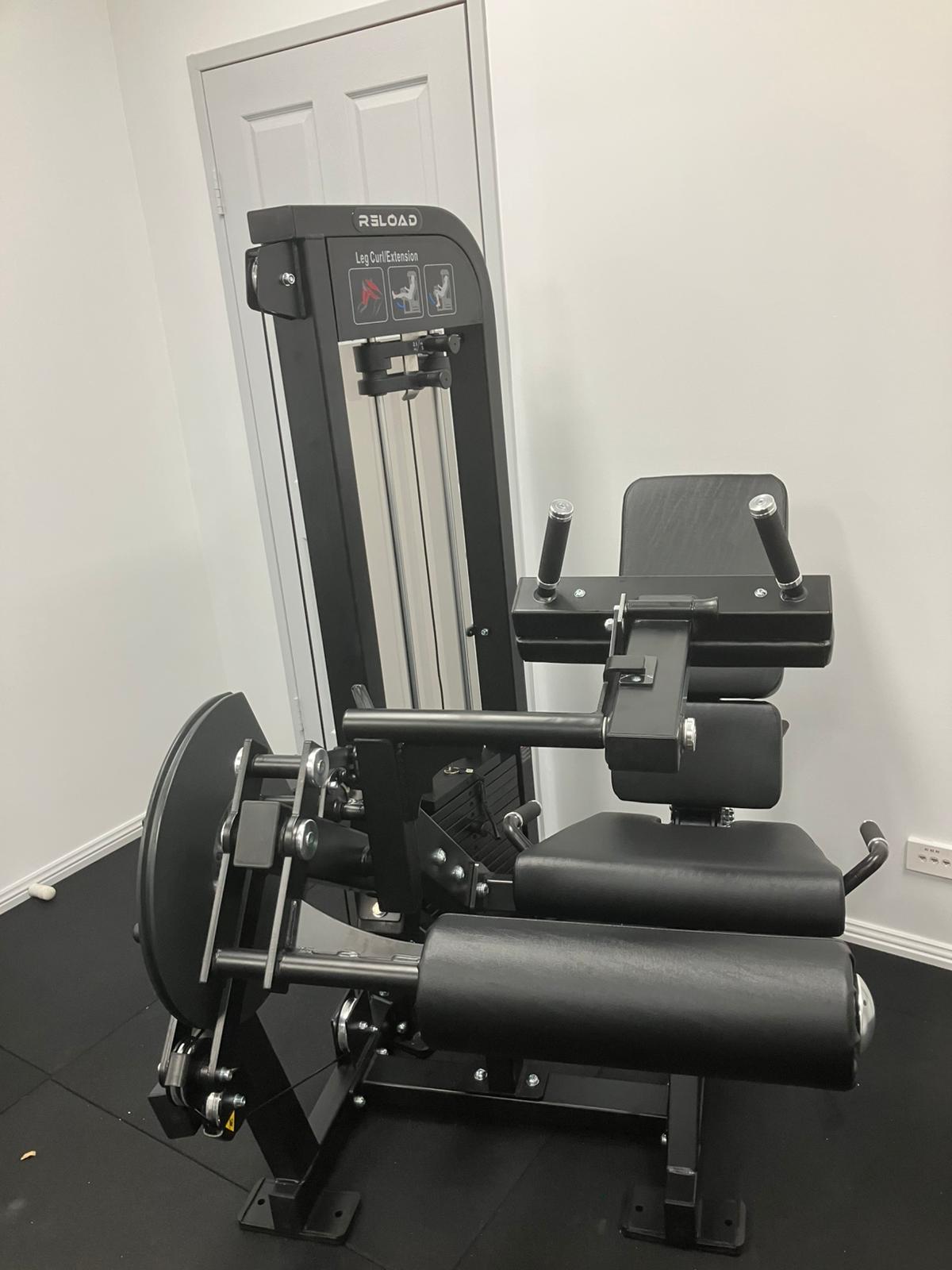 T-MAX Series dual leg curl and leg extension machine TY25 - detail view