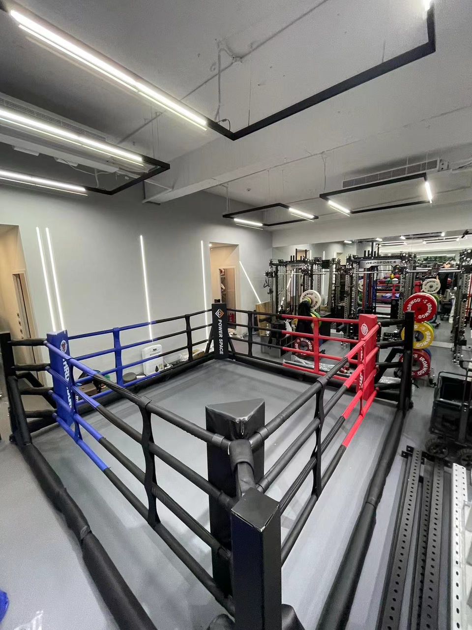 Foldable ring with no roll out mats
