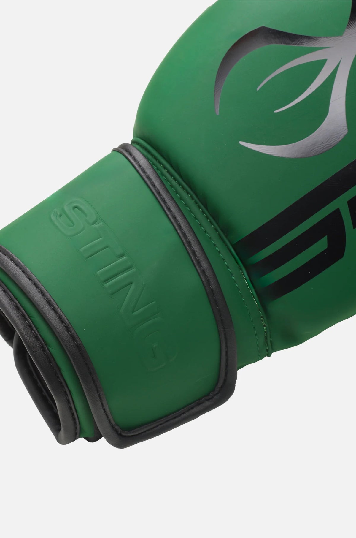 sting armaplus boxing gloves Jungle Green training gloves close up velcro strap