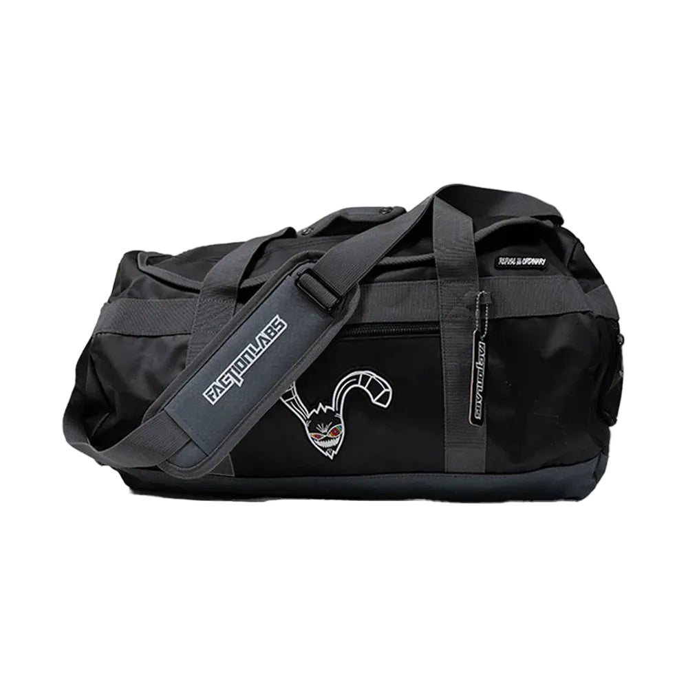 Durable fitness training bag with reinforced straps