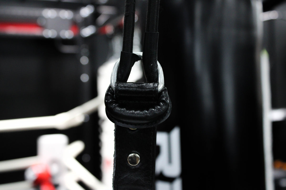 A floor-to-ceiling punch ball is an excellent way for boxers to train their body and enhance their striking power. The Morgan Aventus floor-to-ceiling ball is an essential piece of equipment for improving hand speed, hand-eye coordination, and reaction time.35cm in length and 16cm in diameter. Comes with a rubber bungee cord for adjustability and calibration