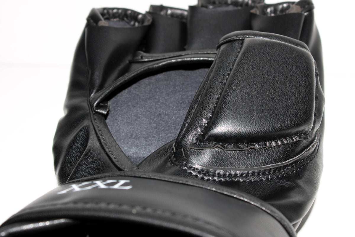 Onyx MMA gloves with dual padding and curved finger grip