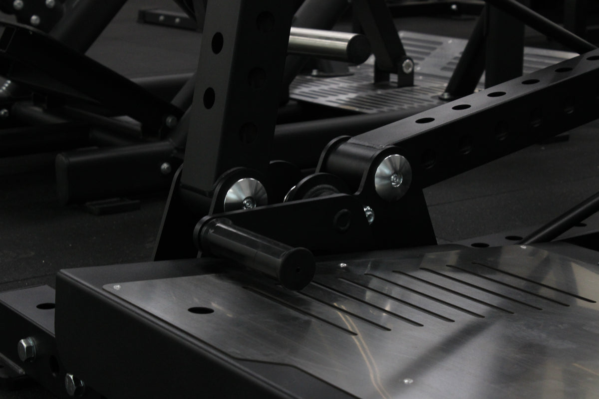 Standing chest, shoulder and tricep press machine with 400kg load capacity by Reload.
