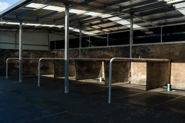 Shock-Absorbing Livestock Rubber Mats for Horses and Cattle
